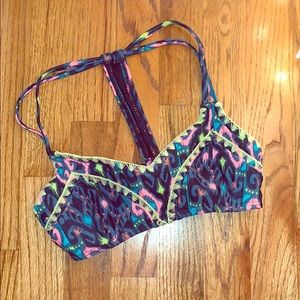 Patterned bikini top